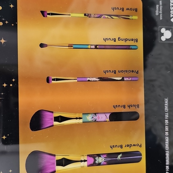 Disney Villains Beauty Set with Brushes and Sponges - Picture 3 of 4